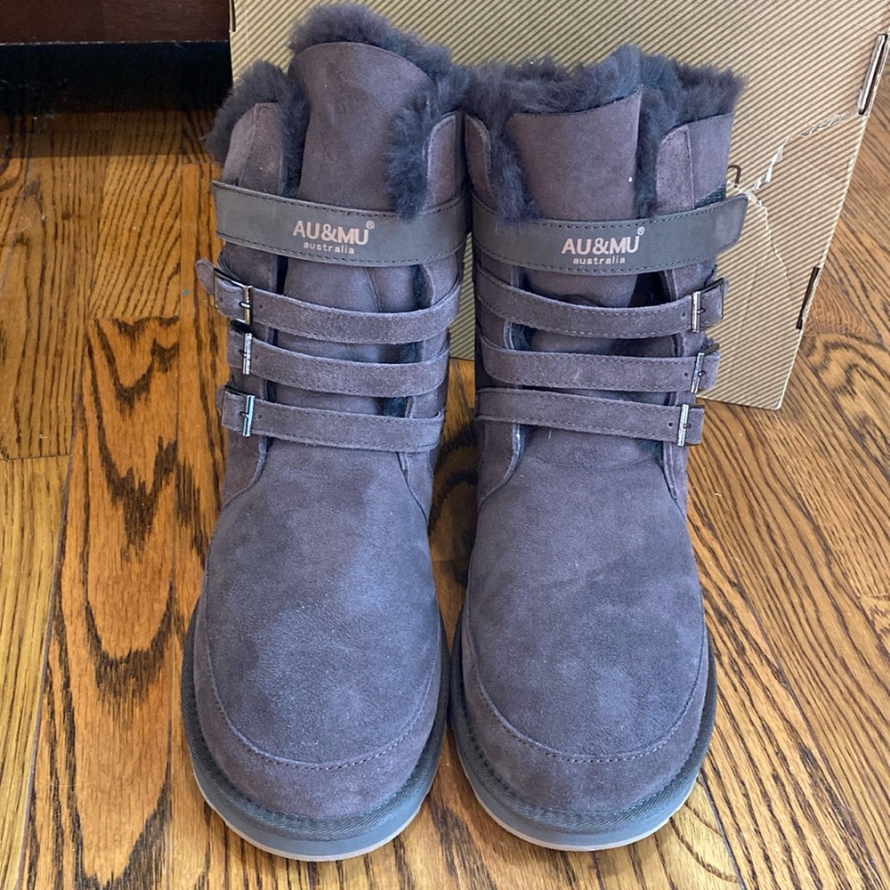 AM & MU women’s classic thermal snow boot. Size 11